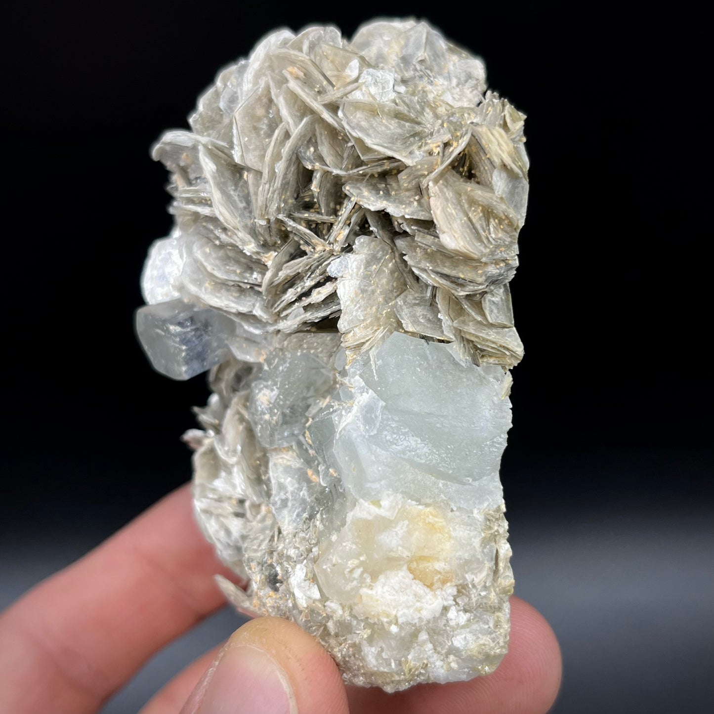 1115-1 Aquamarine Specimen
