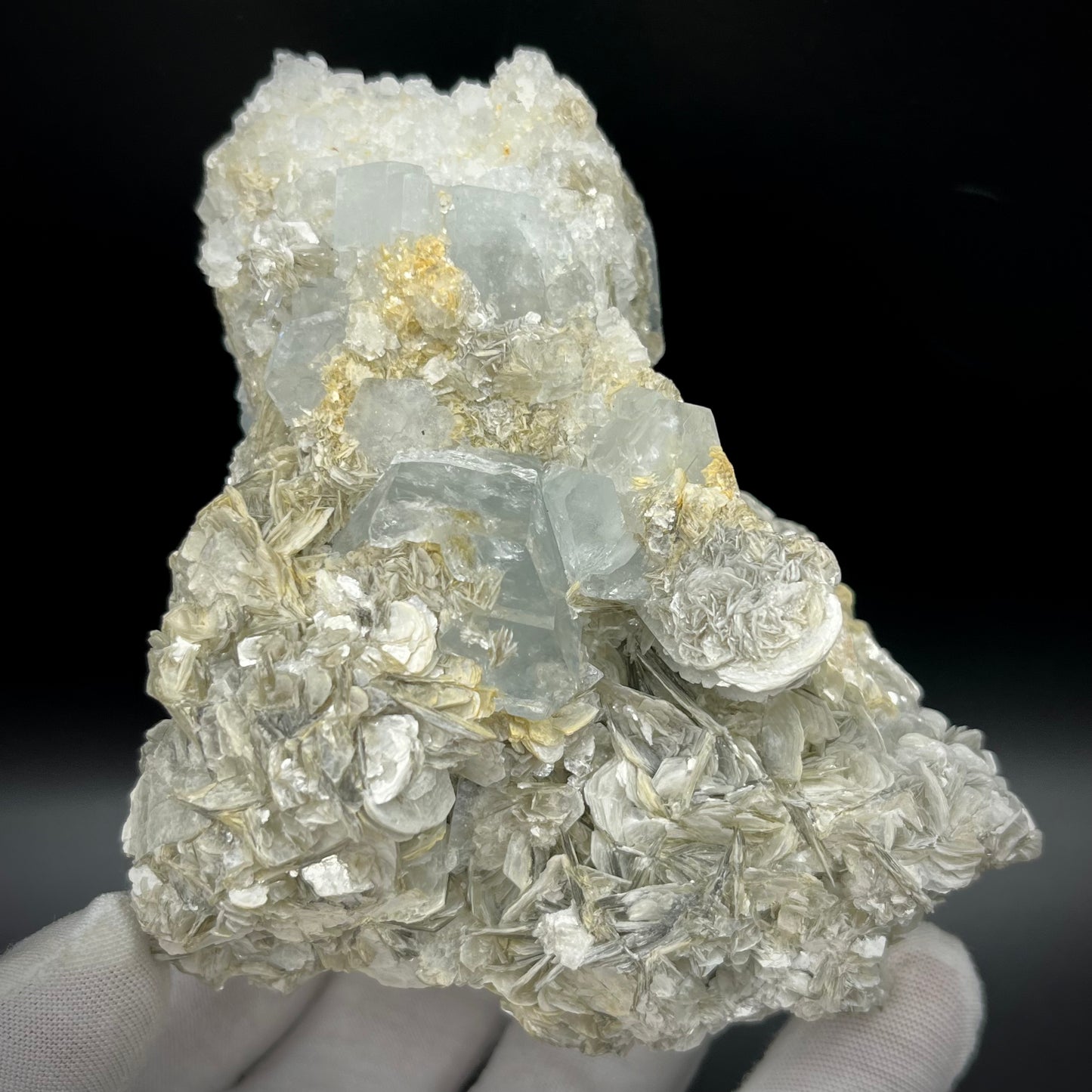 Aquamarine w/Muscovite