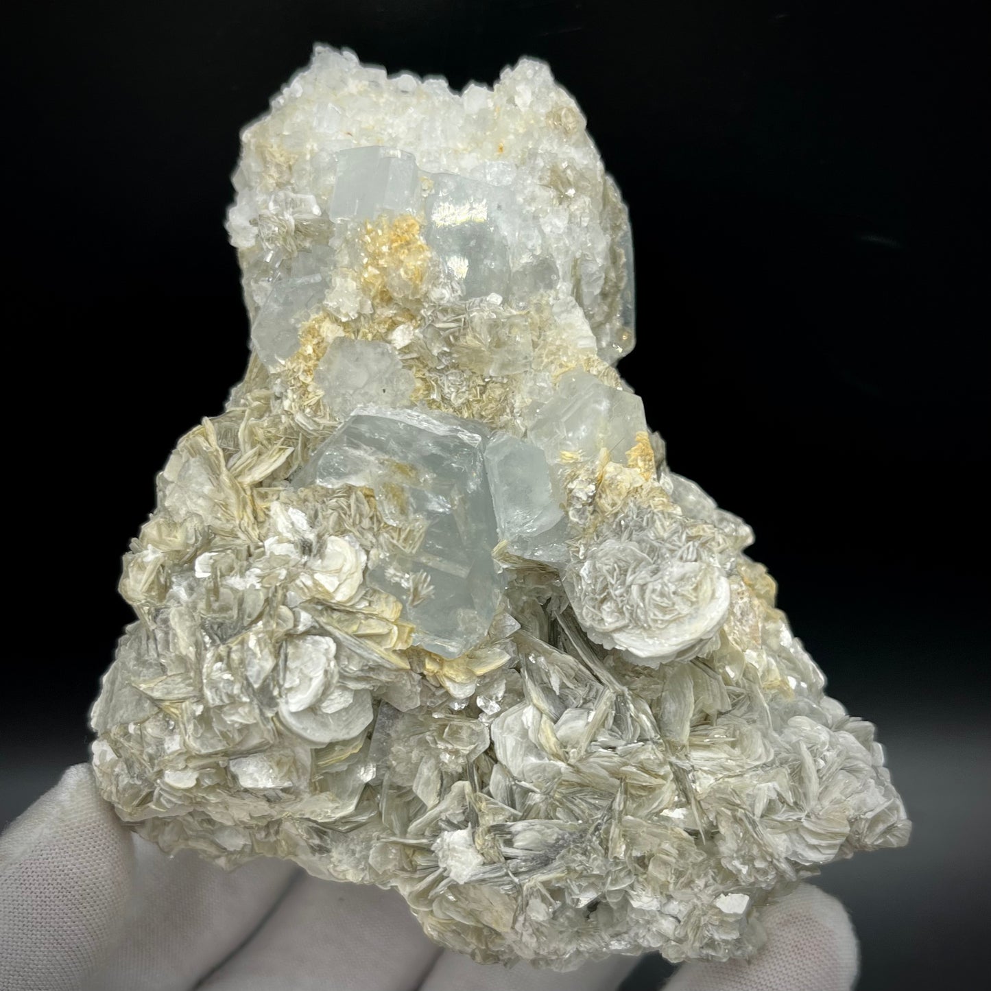 Aquamarine w/Muscovite