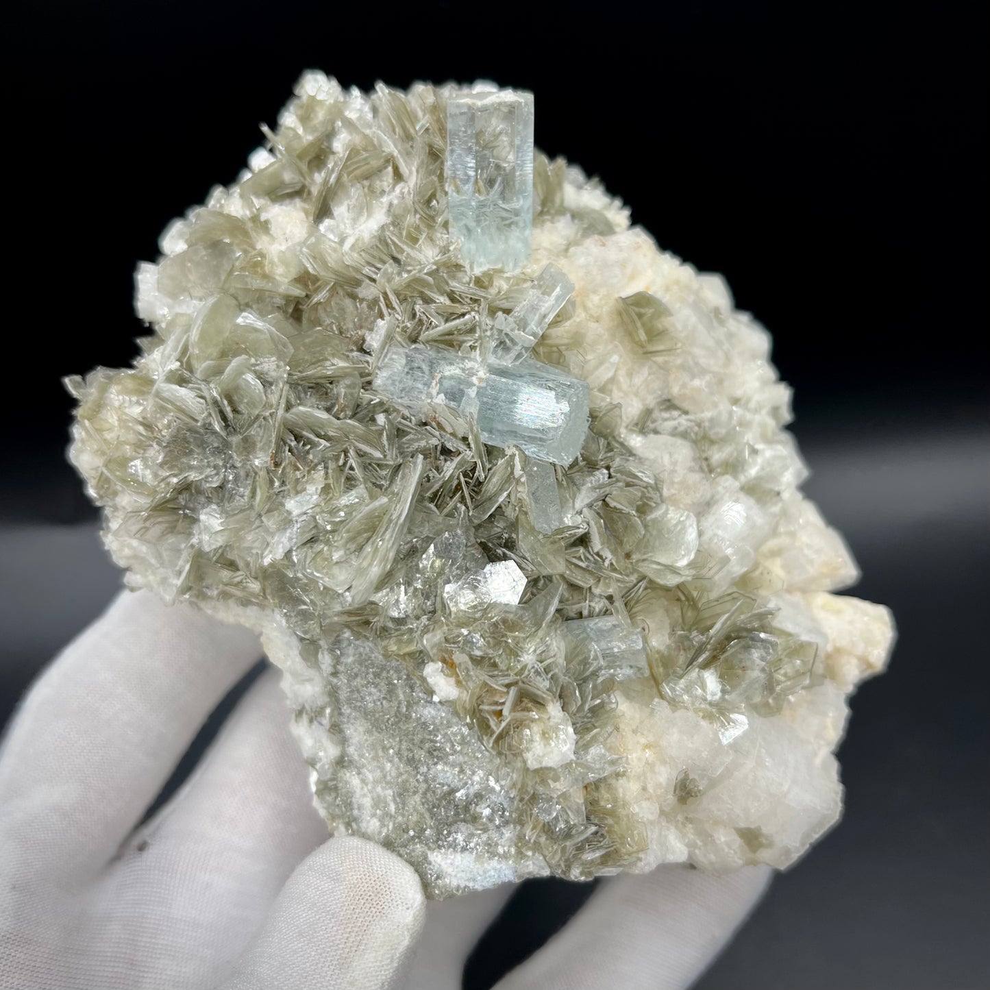 Aquamarine w/Muscovite