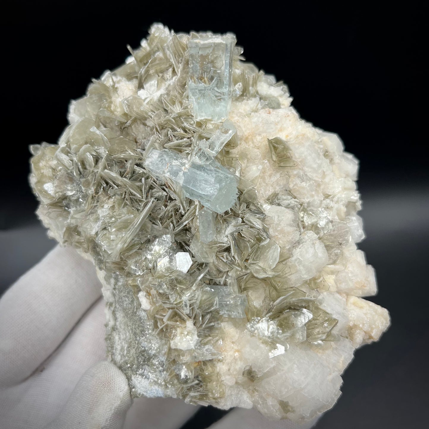 Aquamarine w/Muscovite