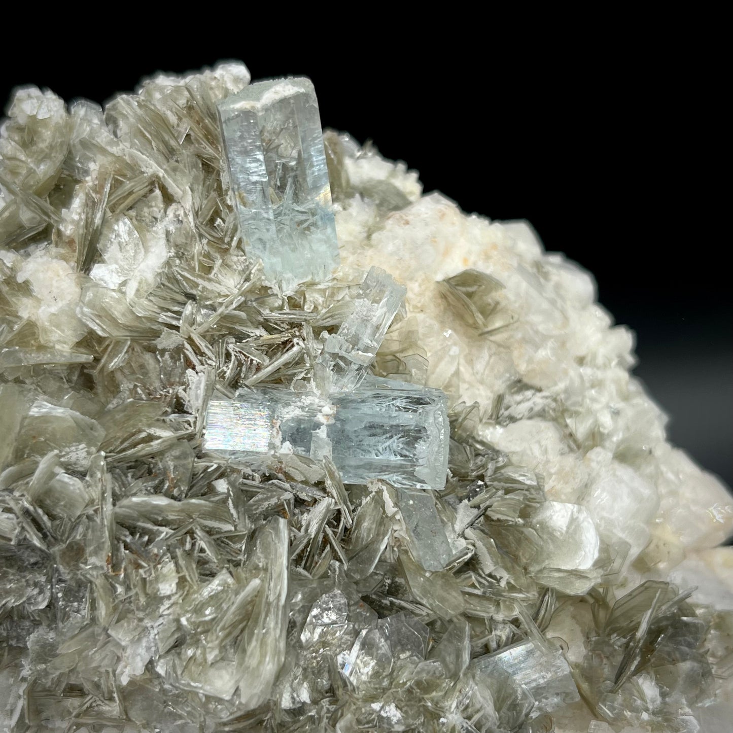 Aquamarine w/Muscovite