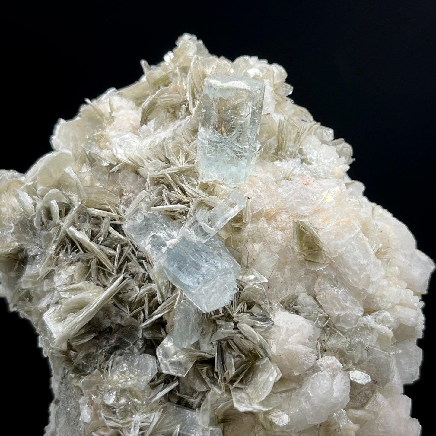 Aquamarine w/Muscovite