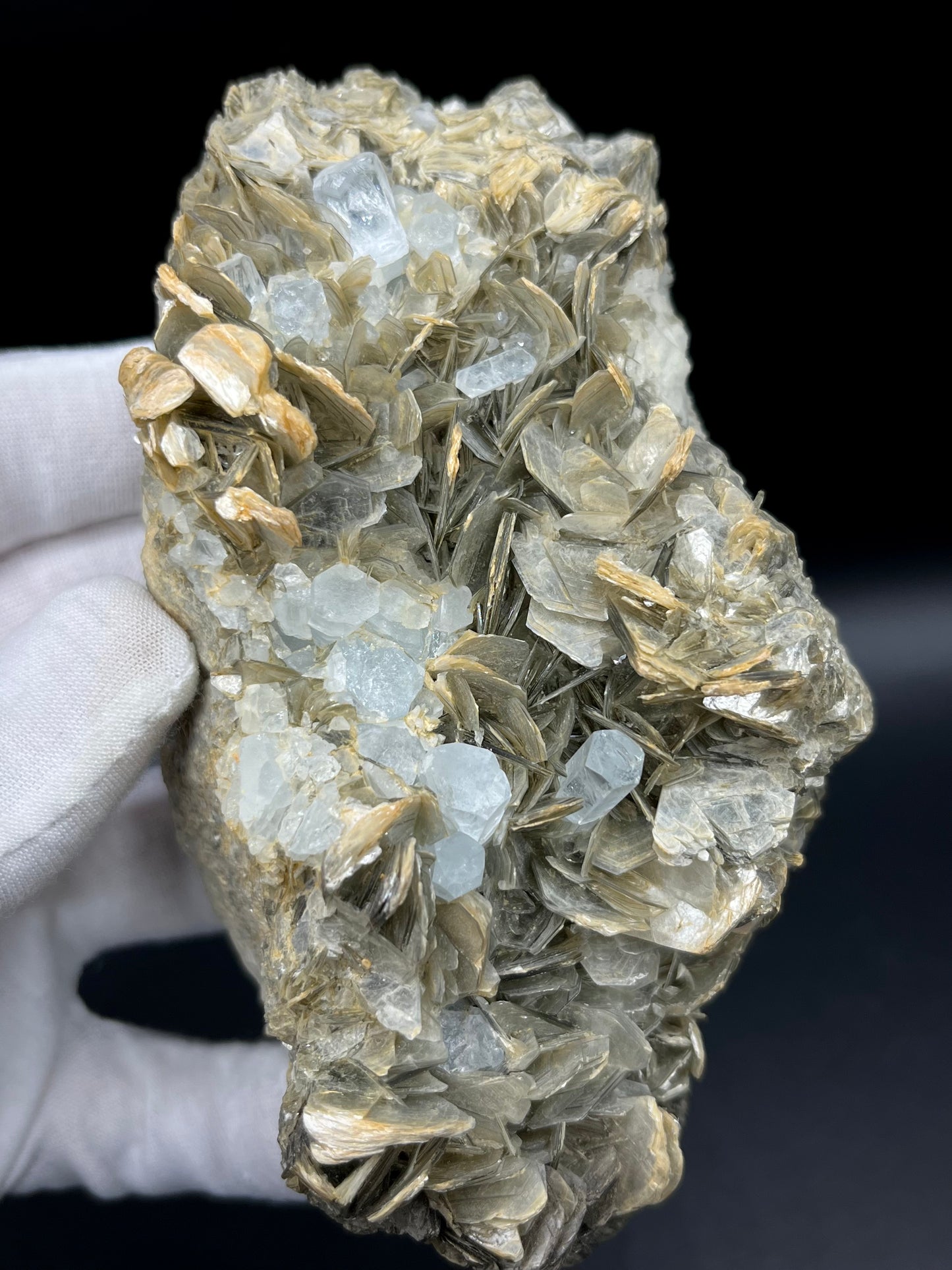 Aquamarine on Muscovite/Feldspar