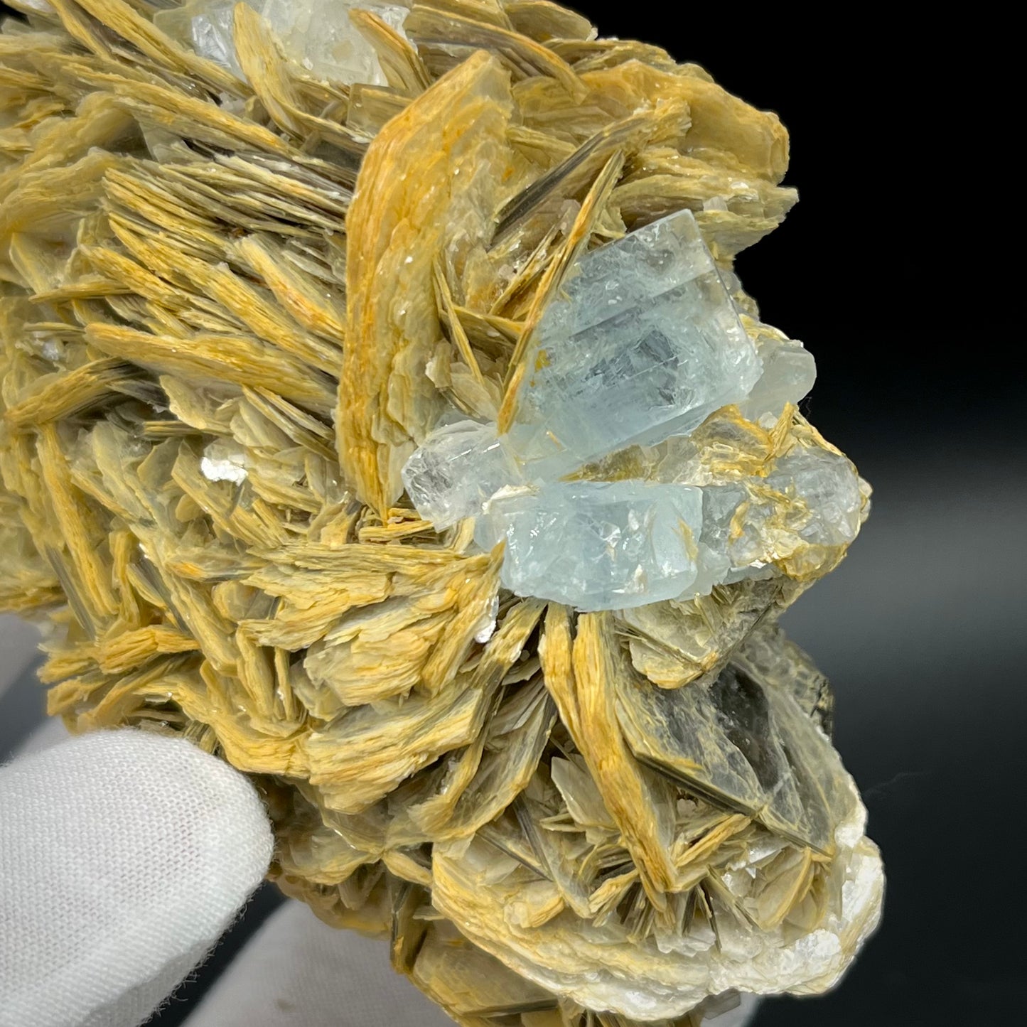 Aquamarine on Muscovite/Feldspar