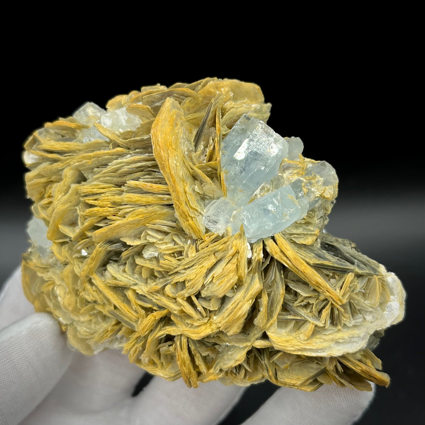 Aquamarine on Muscovite/Feldspar