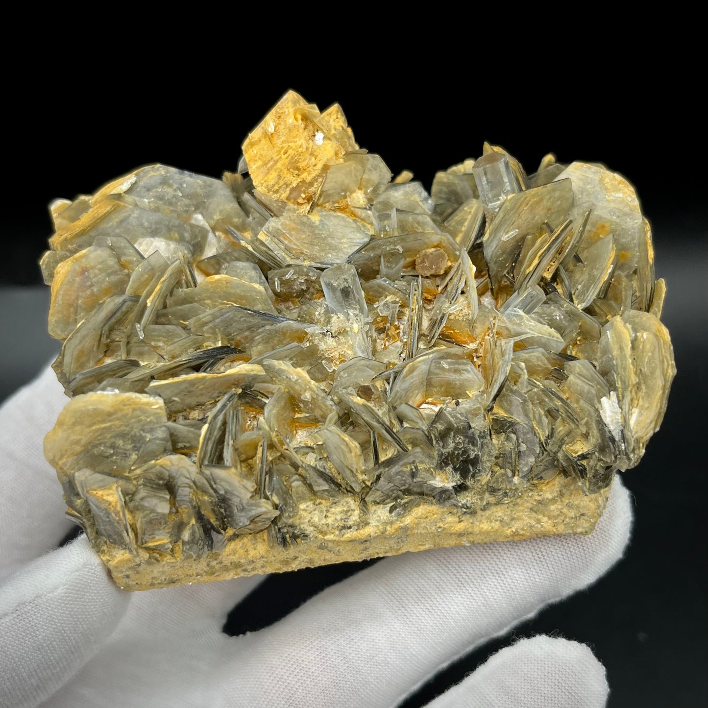 Aquamarine on Muscovite/Feldspar