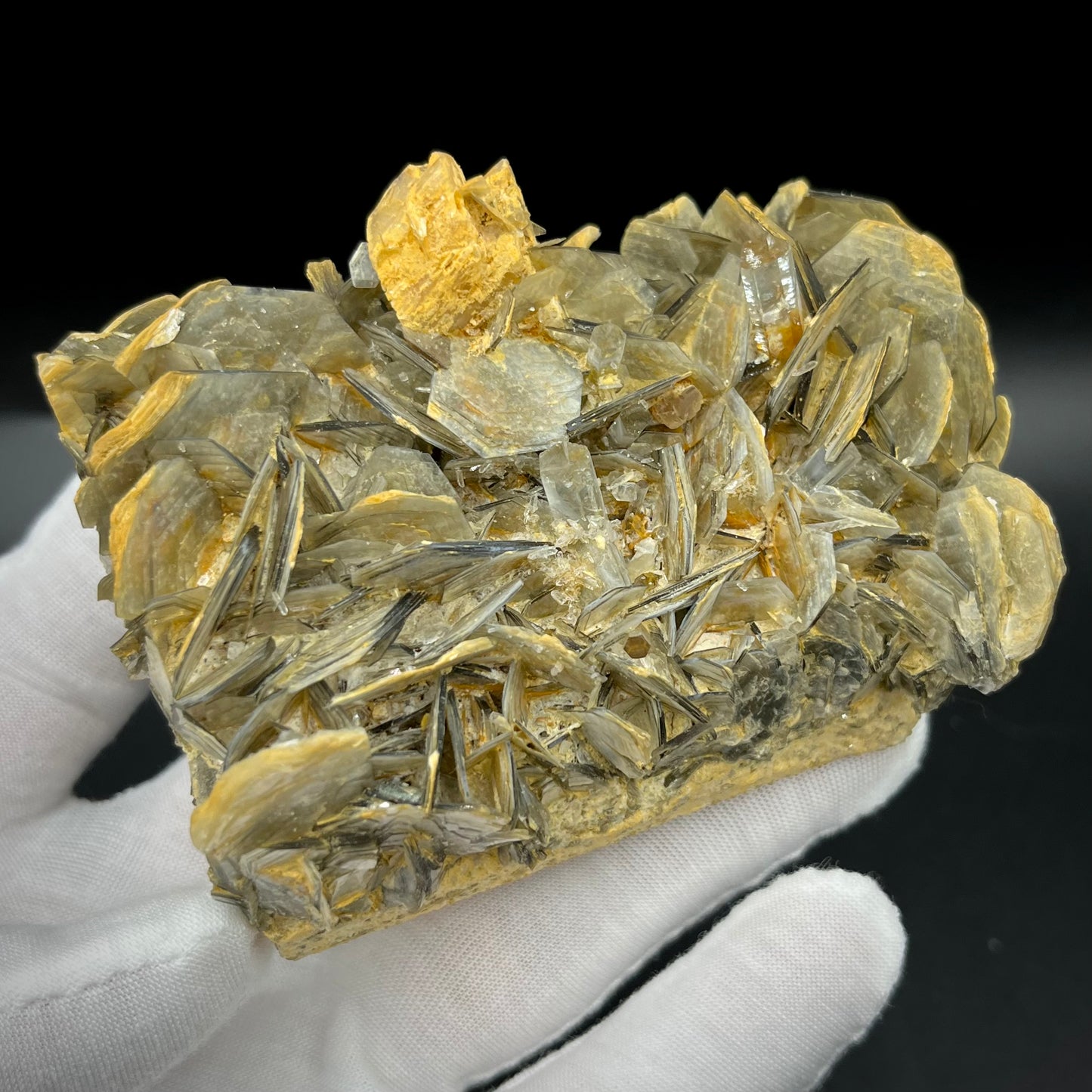 Aquamarine on Muscovite/Feldspar