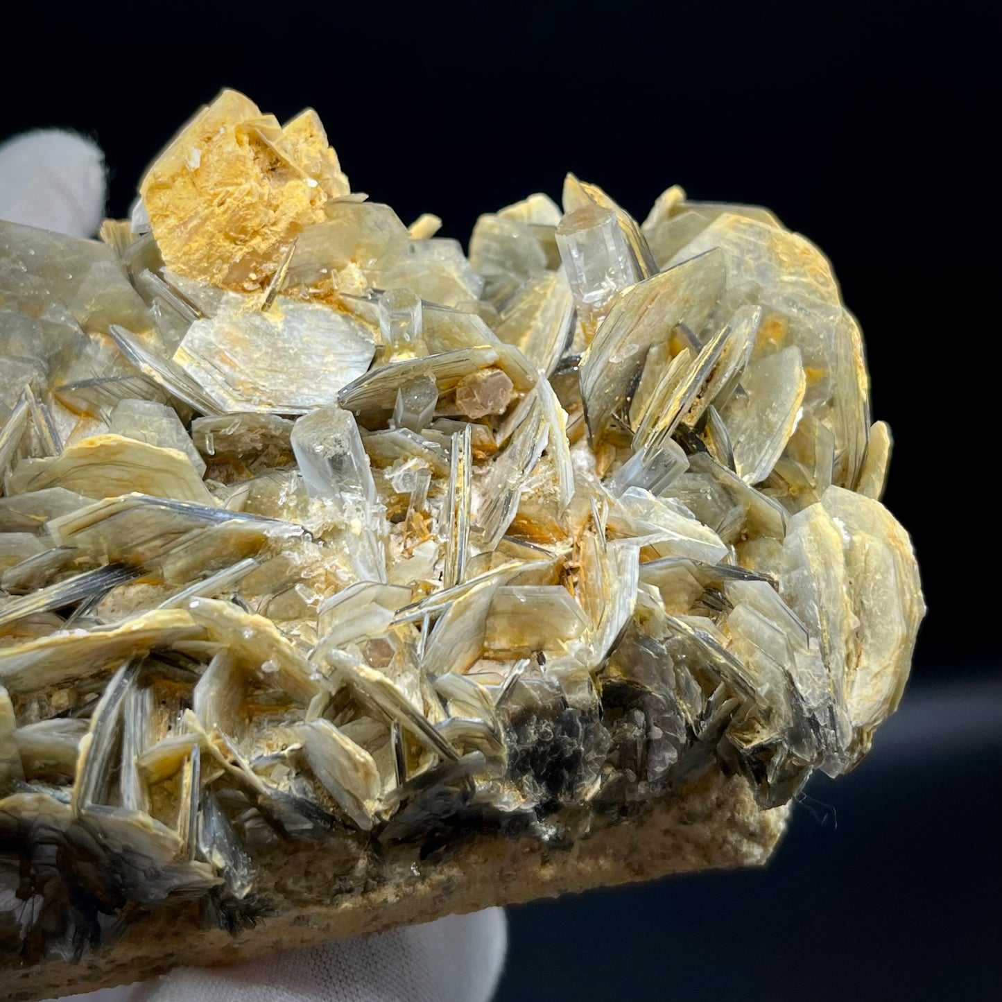 Aquamarine on Muscovite/Feldspar