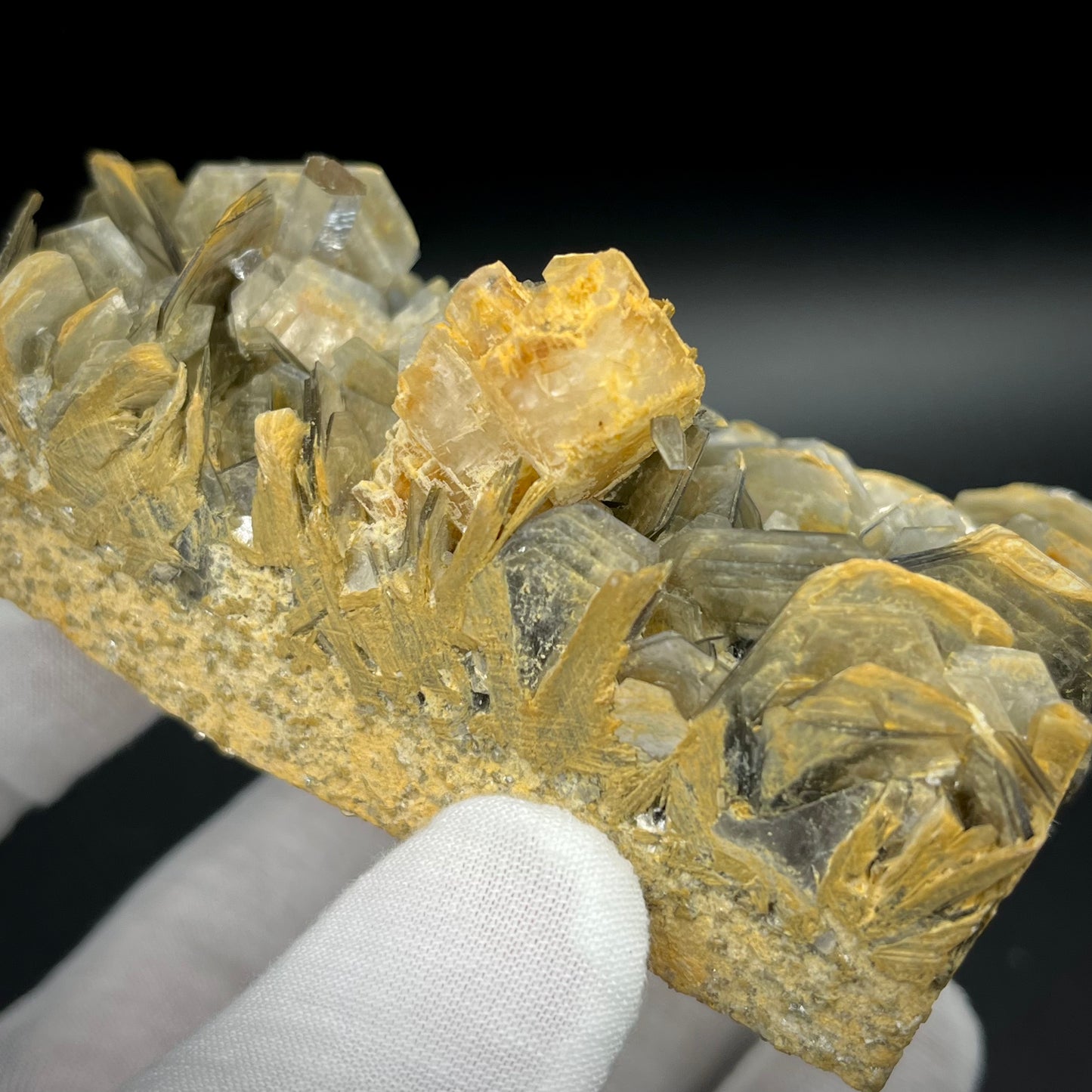 Aquamarine on Muscovite/Feldspar
