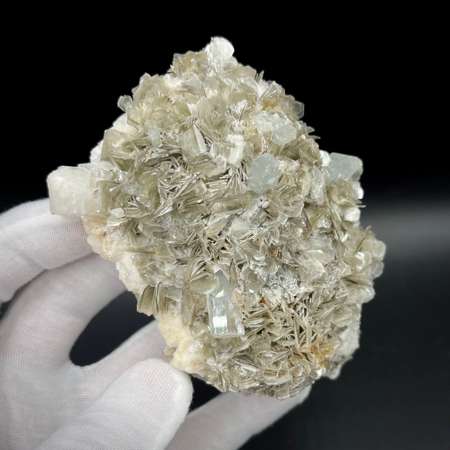 Aquamarine on Muscovite/Feldspar