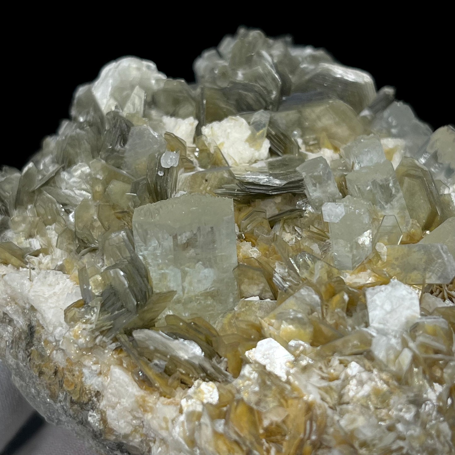 Aquamarine on Muscovite & Feldspar