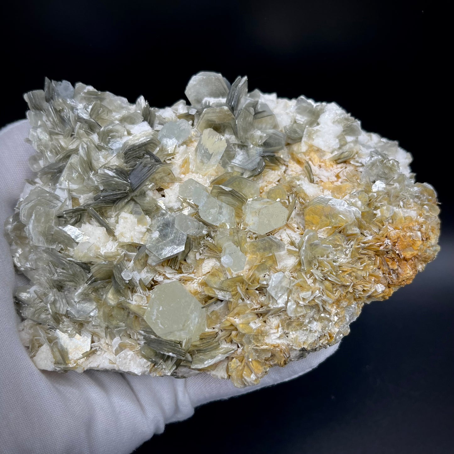 Aquamarine on Muscovite & Feldspar