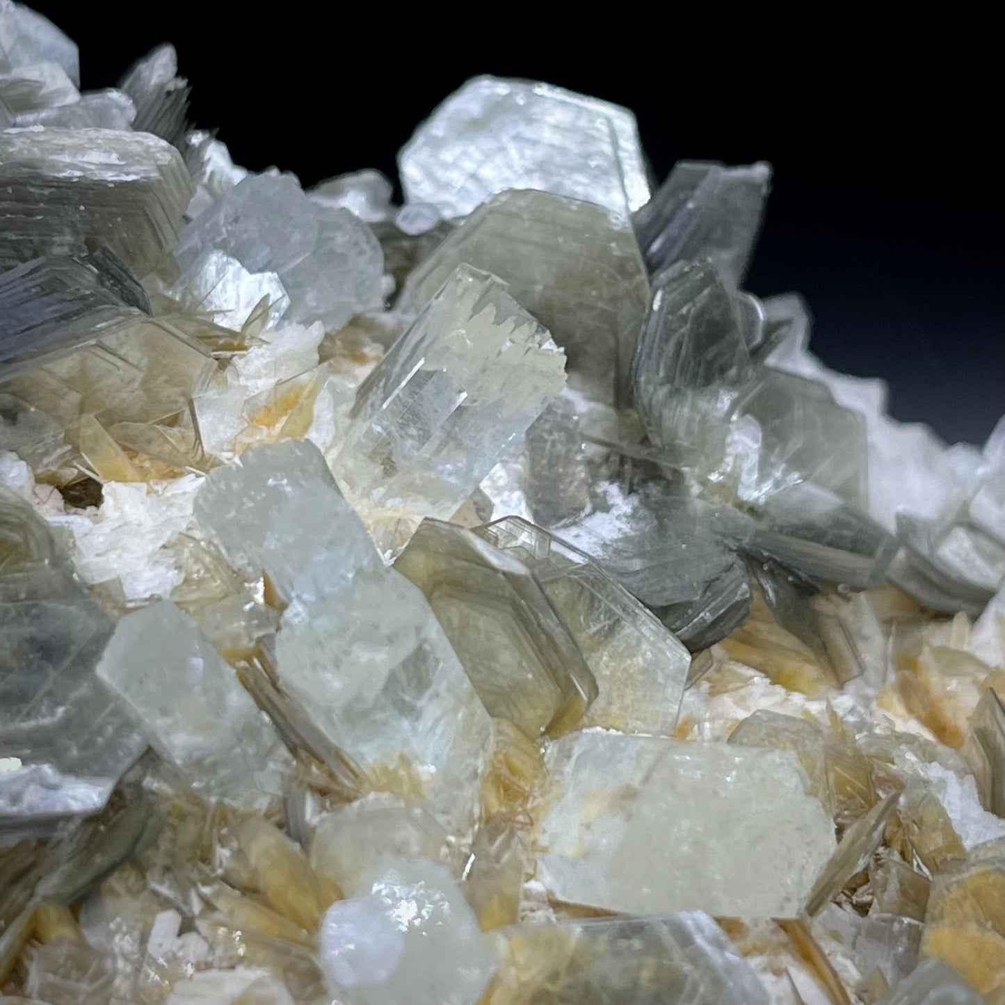 Aquamarine on Muscovite & Feldspar