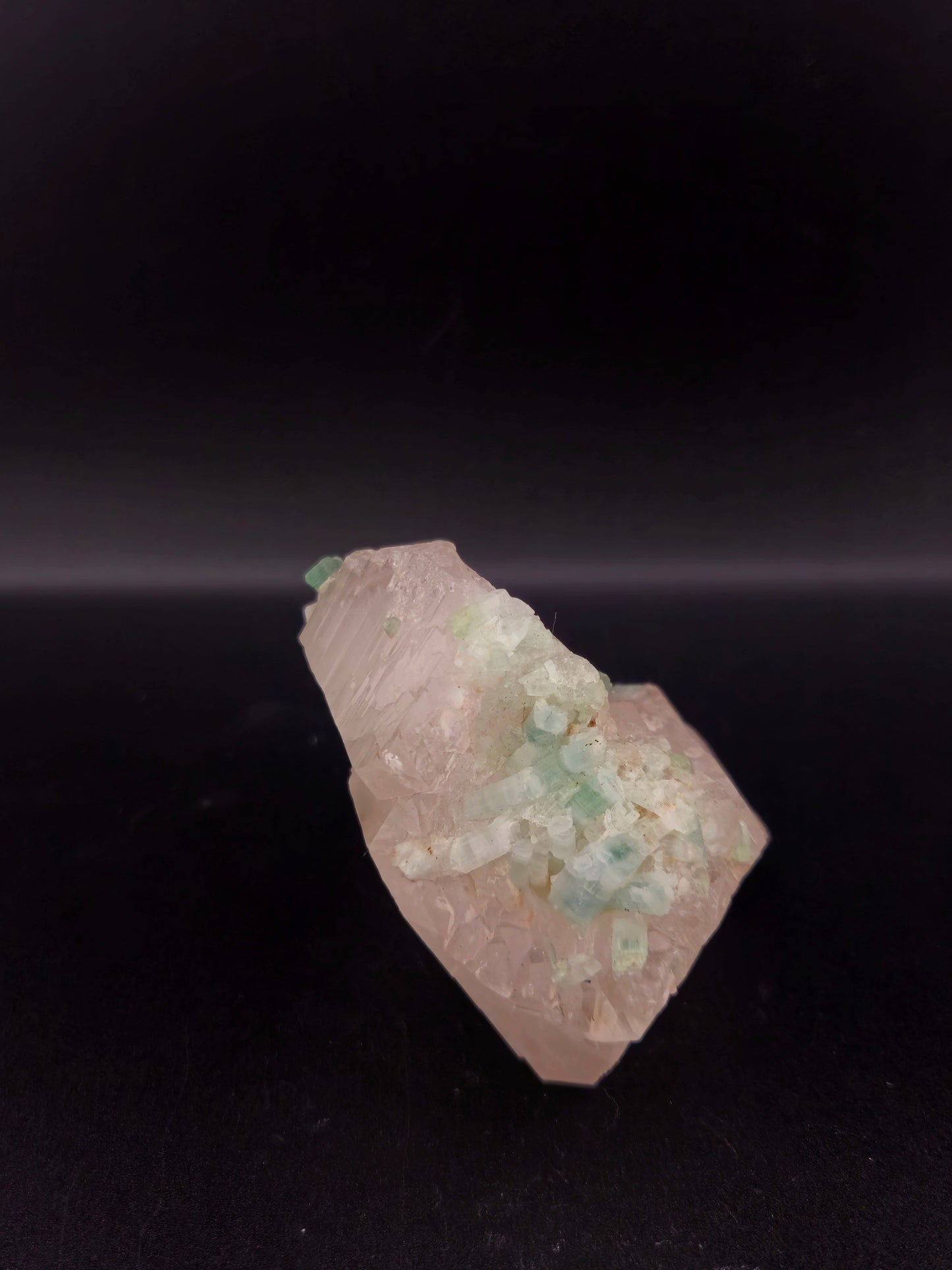 Quartz with Indicolite Tourmaline โ Natural Crystal for Meditation and Clarity